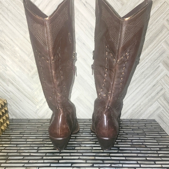 BCBG Brown Heeled Boots Western Style - Picture 3 of 5